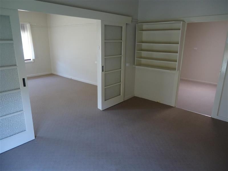 8 Rudd St, Turvey Park NSW 2650