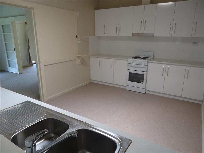 8 Rudd St, Turvey Park NSW 2650
