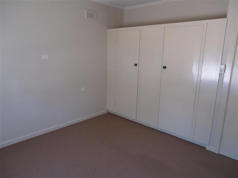 8 Rudd St, Turvey Park NSW 2650