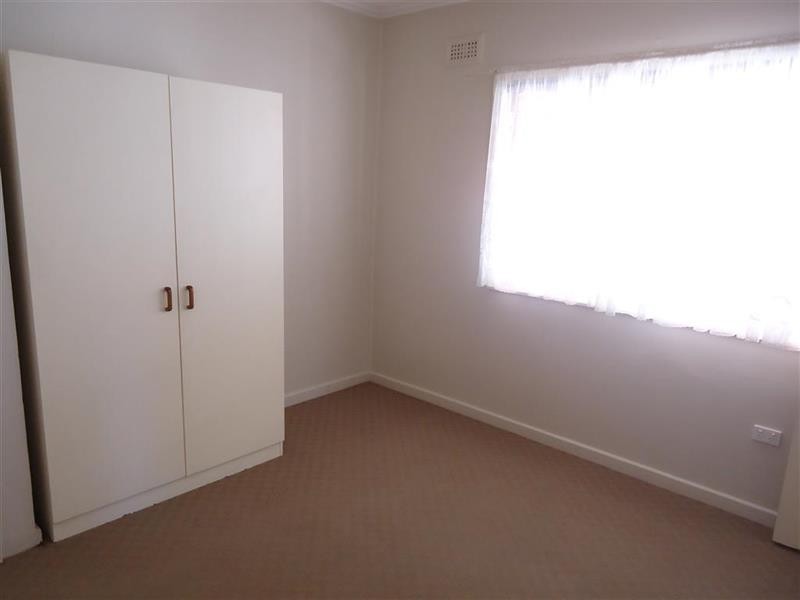 8 Rudd St, Turvey Park NSW 2650