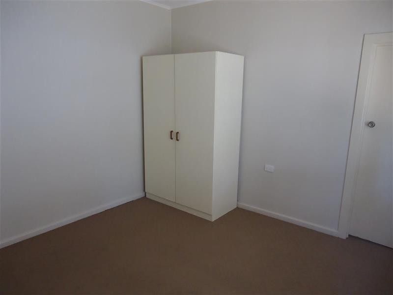 8 Rudd St, Turvey Park NSW 2650