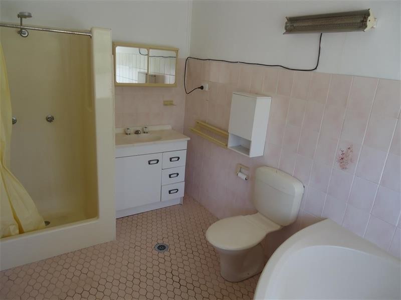 8 Rudd St, Turvey Park NSW 2650