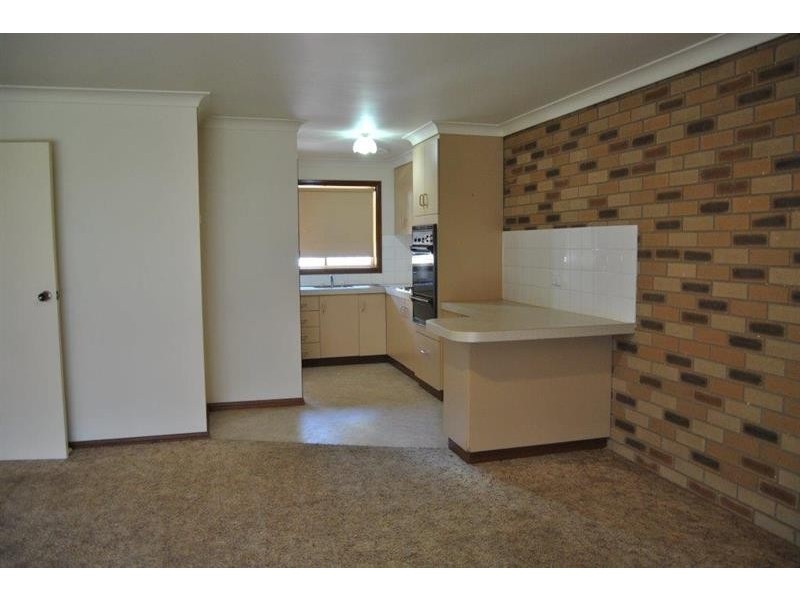4/6 Bulolo St, Ashmont NSW 2650