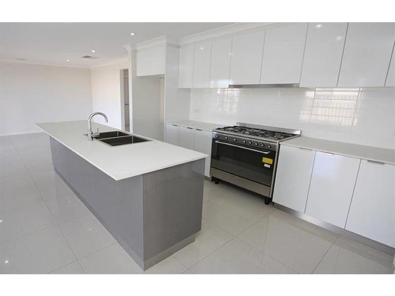 47 Kaloona Dr, Bourkelands NSW 2650