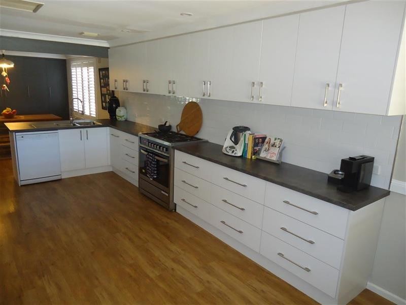 430 Kooringal Rd, Kooringal NSW 2650