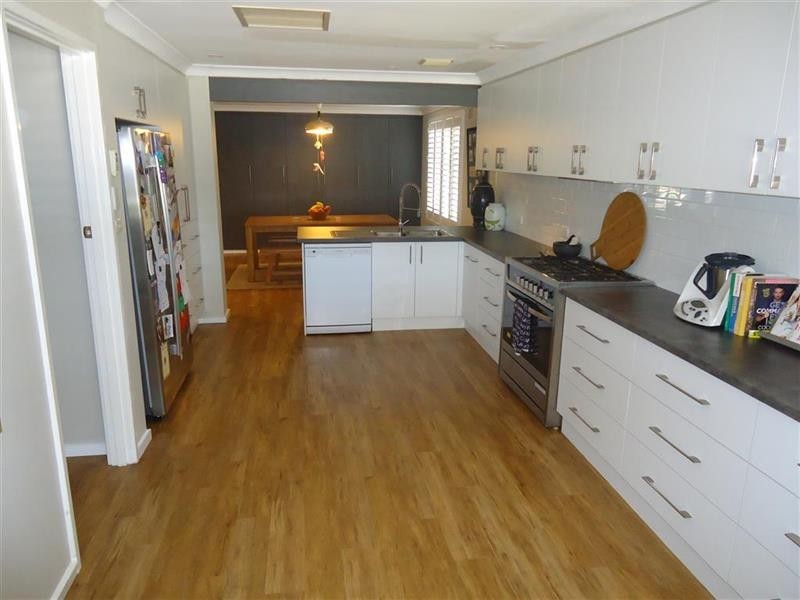 430 Kooringal Rd, Kooringal NSW 2650