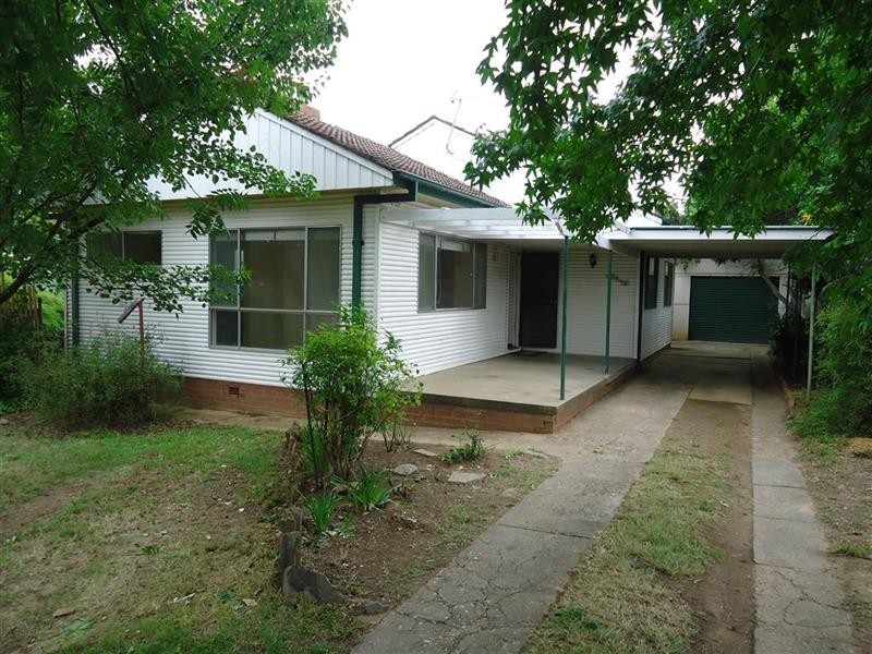 10 Cochrane St, Kooringal NSW 2650