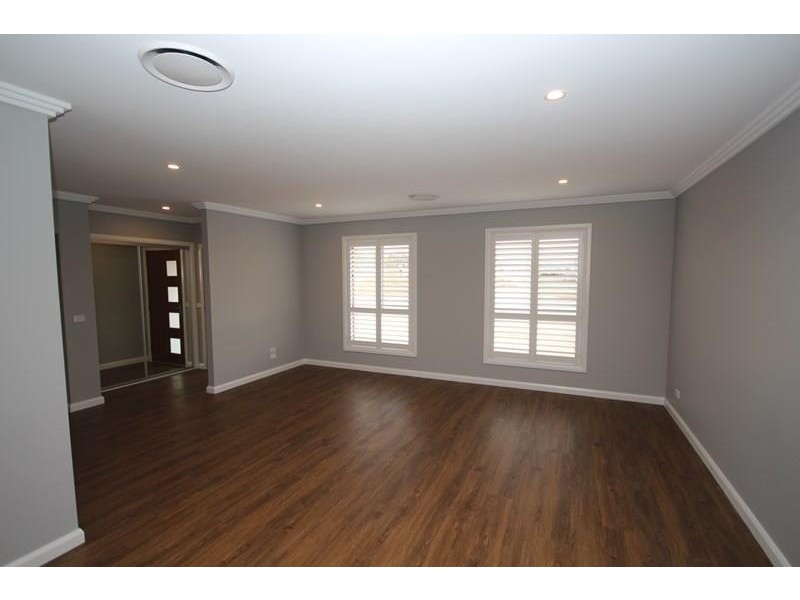 2 Hazelwood Dr, Forest Hill NSW 2651