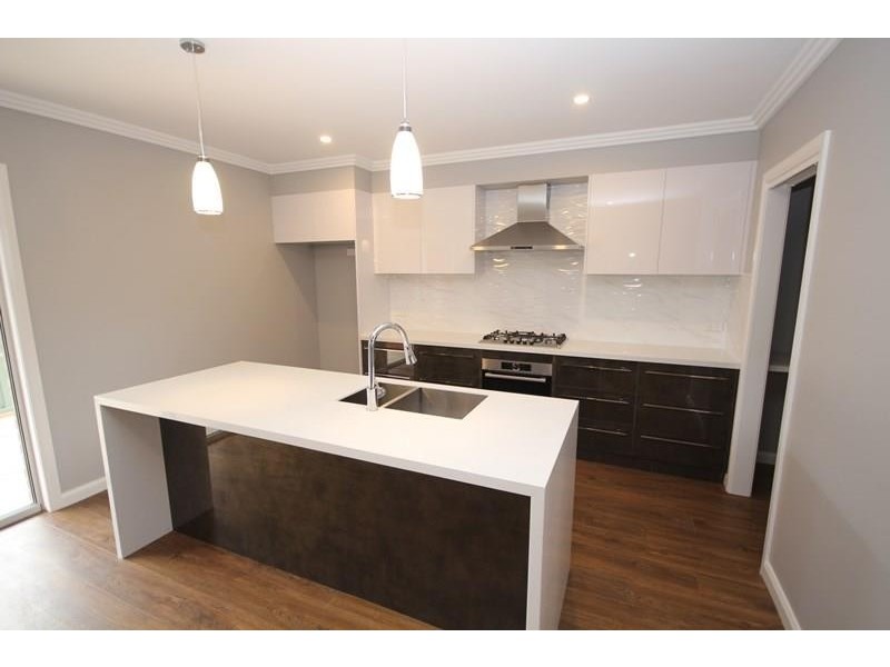 2 Hazelwood Dr, Forest Hill NSW 2651