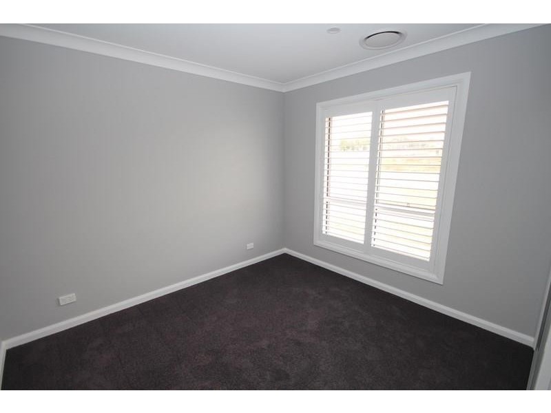 2 Hazelwood Dr, Forest Hill NSW 2651