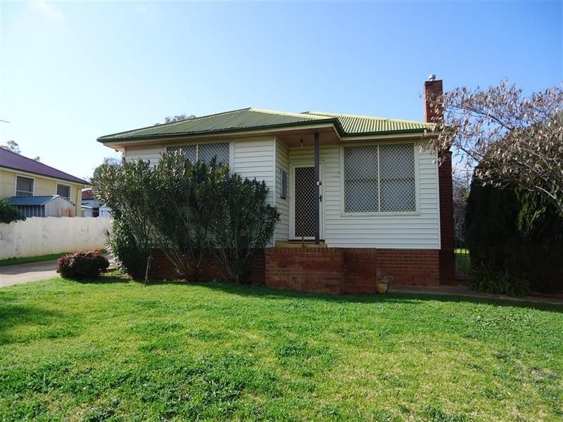 107 Mitchelmore St, Mount Austin NSW 2650