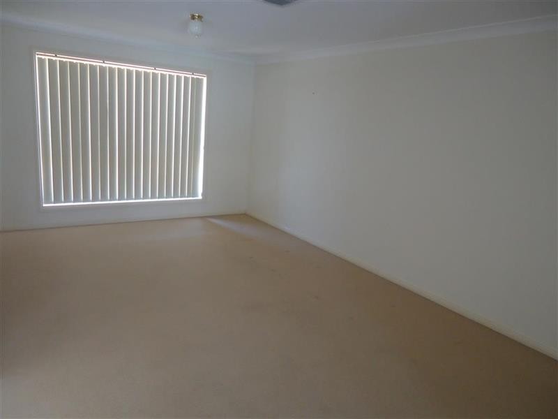 35 Kimba Dr, Glenfield Park NSW 2650