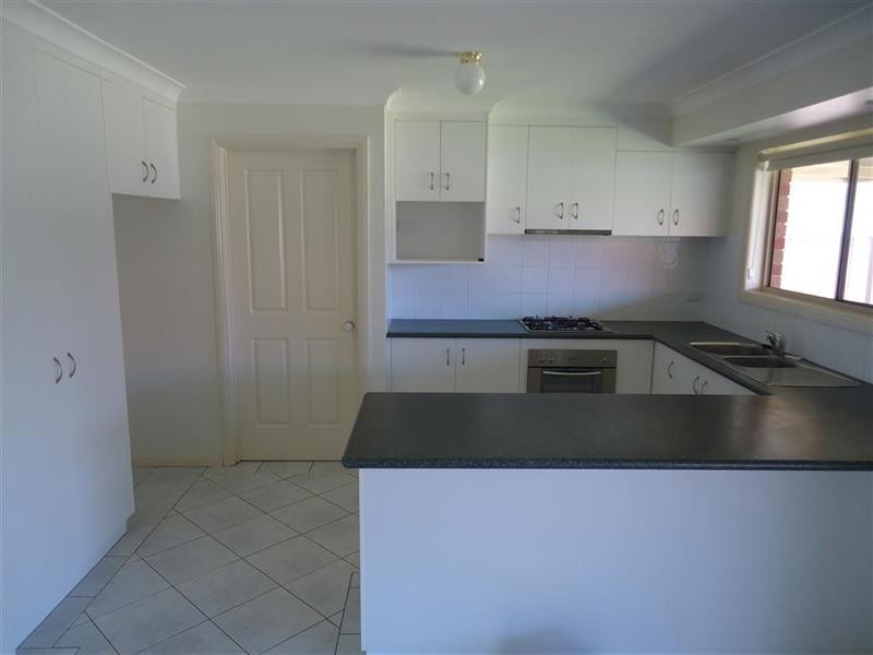 35 Kimba Dr, Glenfield Park NSW 2650