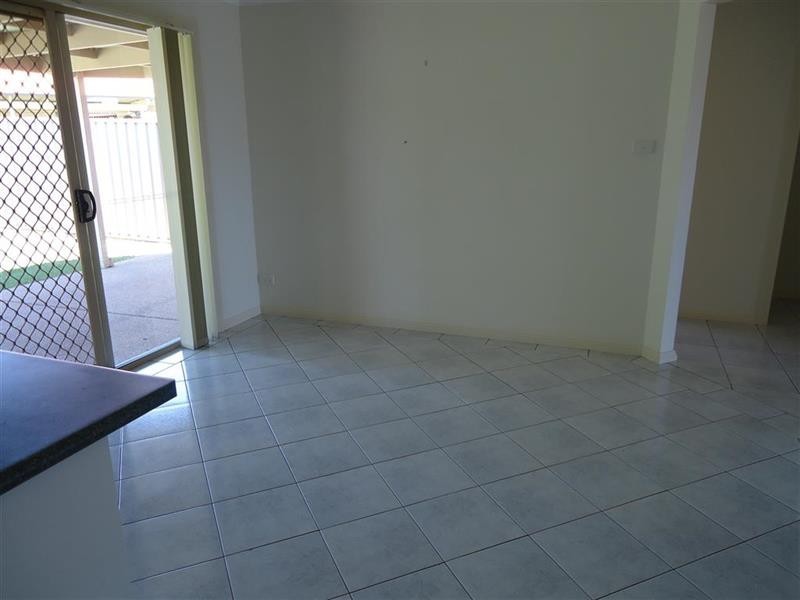 35 Kimba Dr, Glenfield Park NSW 2650