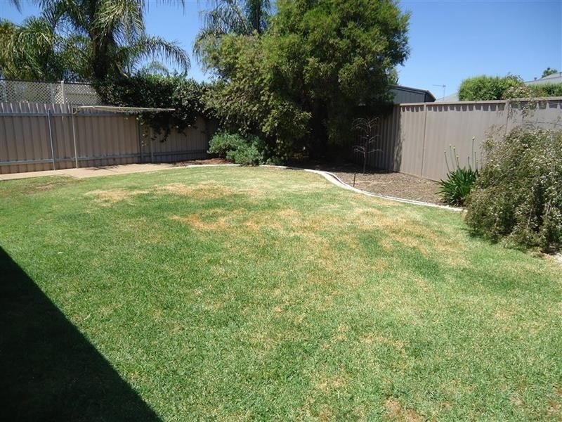 35 Kimba Dr, Glenfield Park NSW 2650