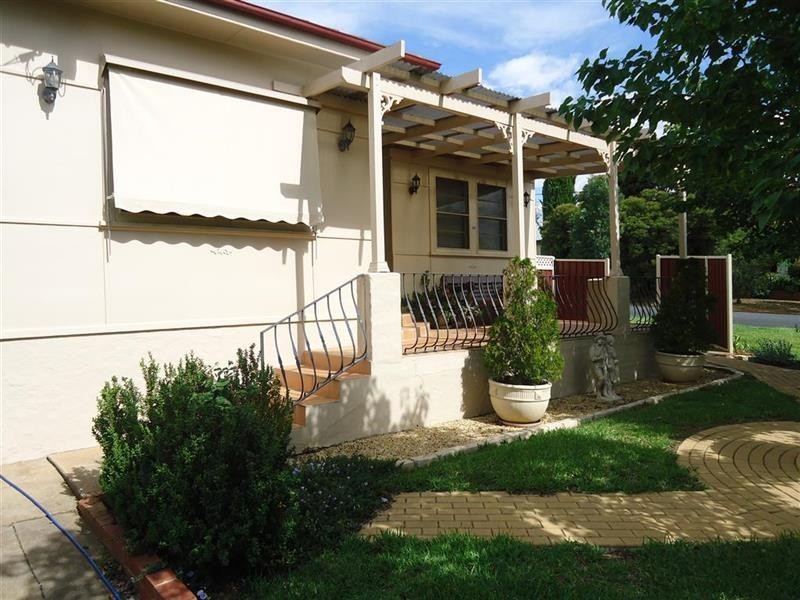 39 Mair St, Turvey Park NSW 2650