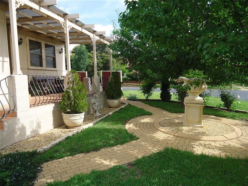39 Mair St, Turvey Park NSW 2650