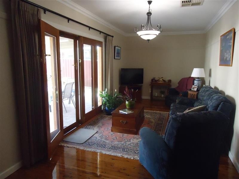 39 Mair St, Turvey Park NSW 2650