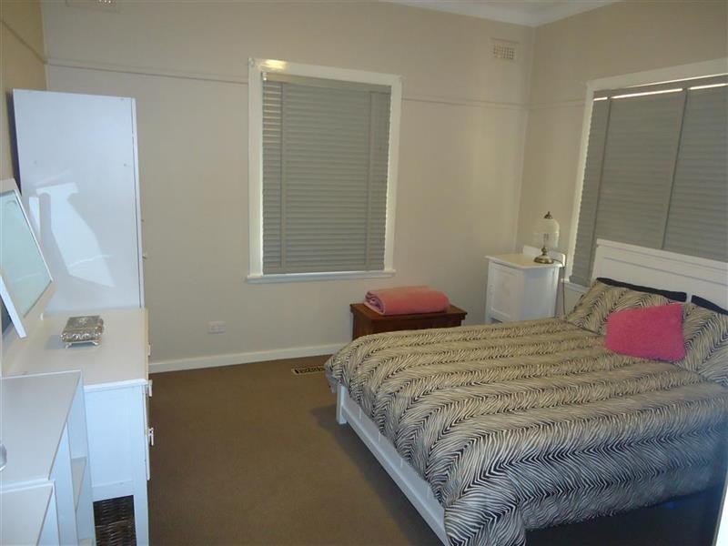 39 Mair St, Turvey Park NSW 2650