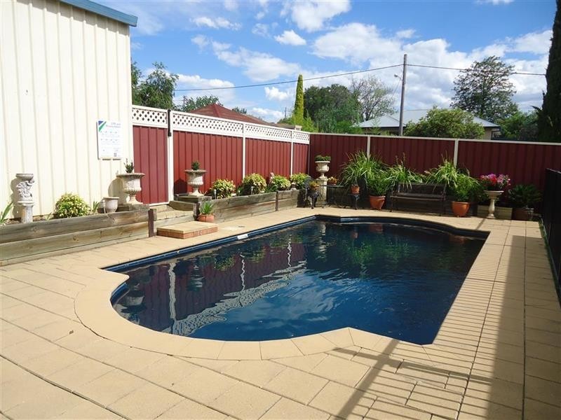 39 Mair St, Turvey Park NSW 2650
