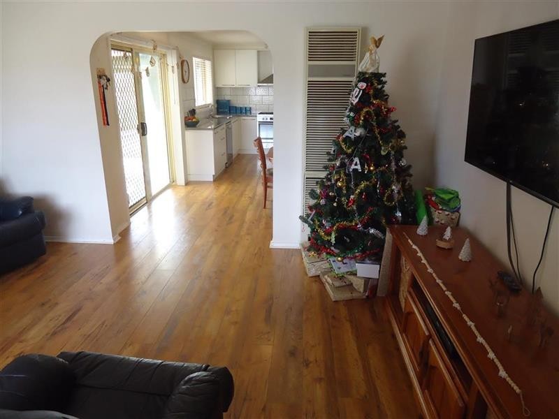 26 Kimba Dr, Glenfield Park NSW 2650