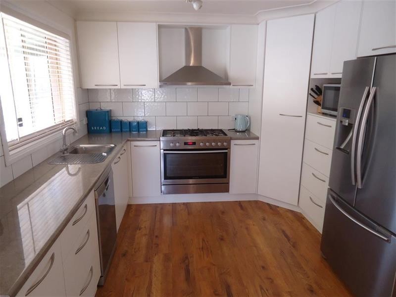 26 Kimba Dr, Glenfield Park NSW 2650