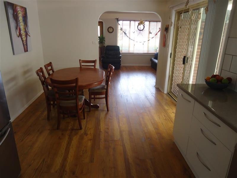 26 Kimba Dr, Glenfield Park NSW 2650