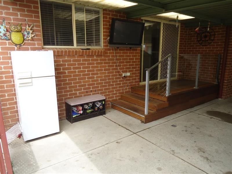 26 Kimba Dr, Glenfield Park NSW 2650