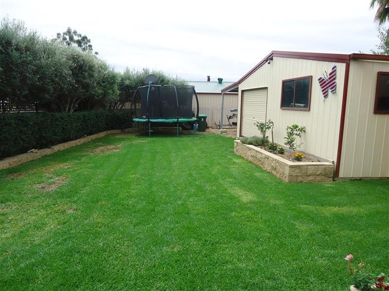 26 Kimba Dr, Glenfield Park NSW 2650