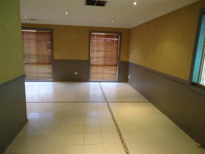 24 Karoom Dr, Glenfield Park NSW 2650