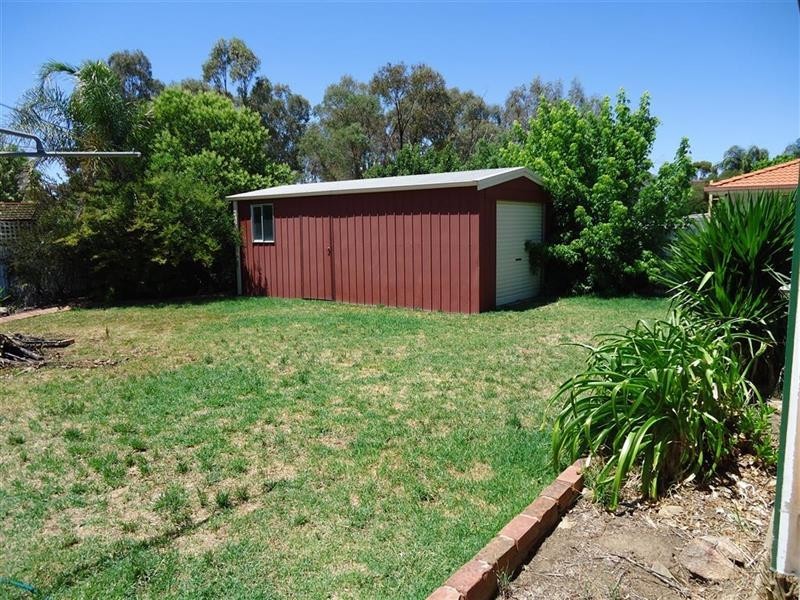24 Karoom Dr, Glenfield Park NSW 2650