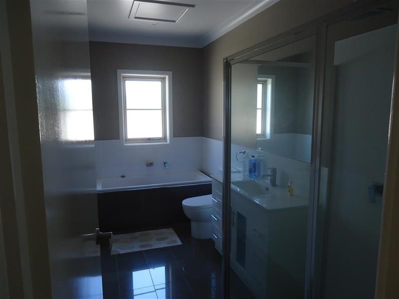 7 Docker St, Wagga Wagga NSW 2650