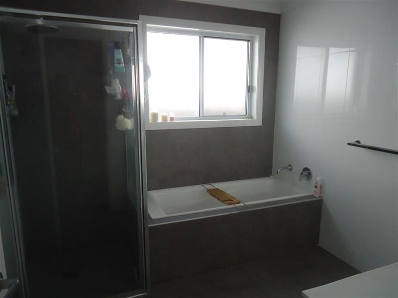 24 Darcy Dr, Boorooma NSW 2650