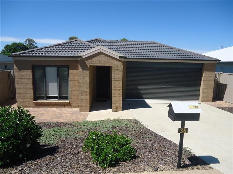 36 Bradman Dr, Boorooma NSW 2650