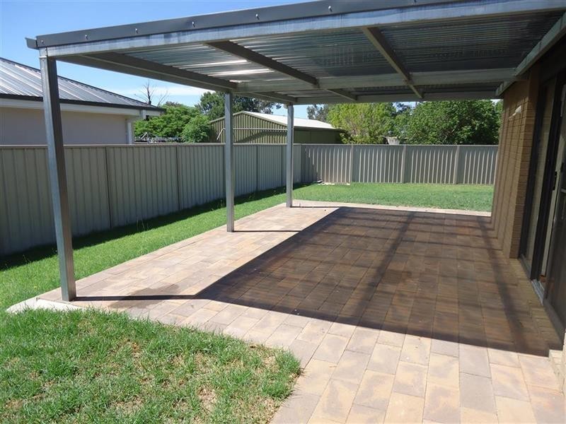 36 Bradman Dr, Boorooma NSW 2650
