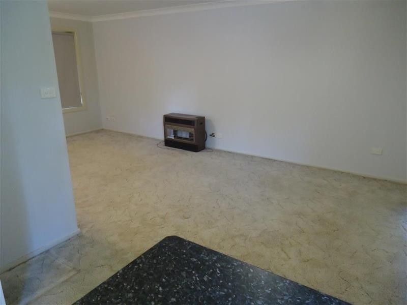 12 Bamarook Cres, Glenfield Park NSW 2650