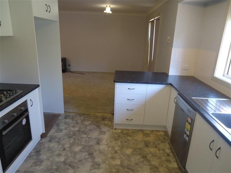 12 Bamarook Cres, Glenfield Park NSW 2650
