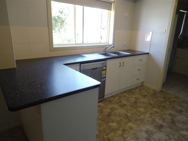 12 Bamarook Cres, Glenfield Park NSW 2650