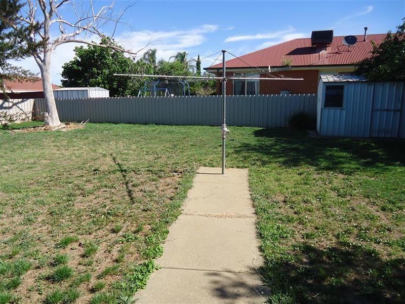 12 Bamarook Cres, Glenfield Park NSW 2650