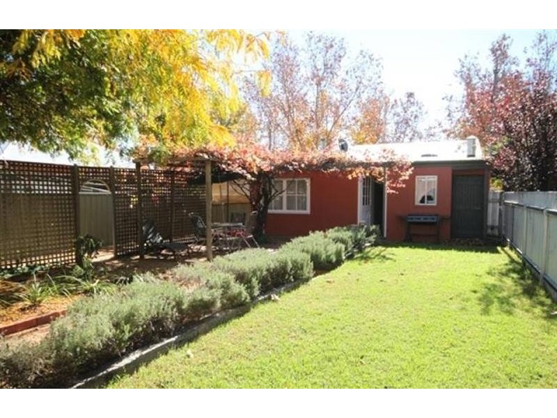 170 Gurwood St, Wagga Wagga NSW 2650