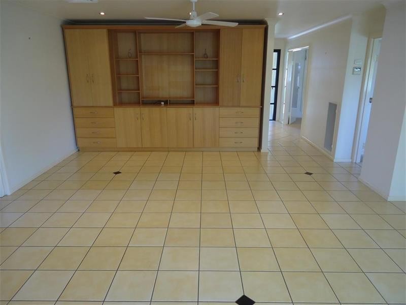 9 Amaroo St, Kooringal NSW 2650