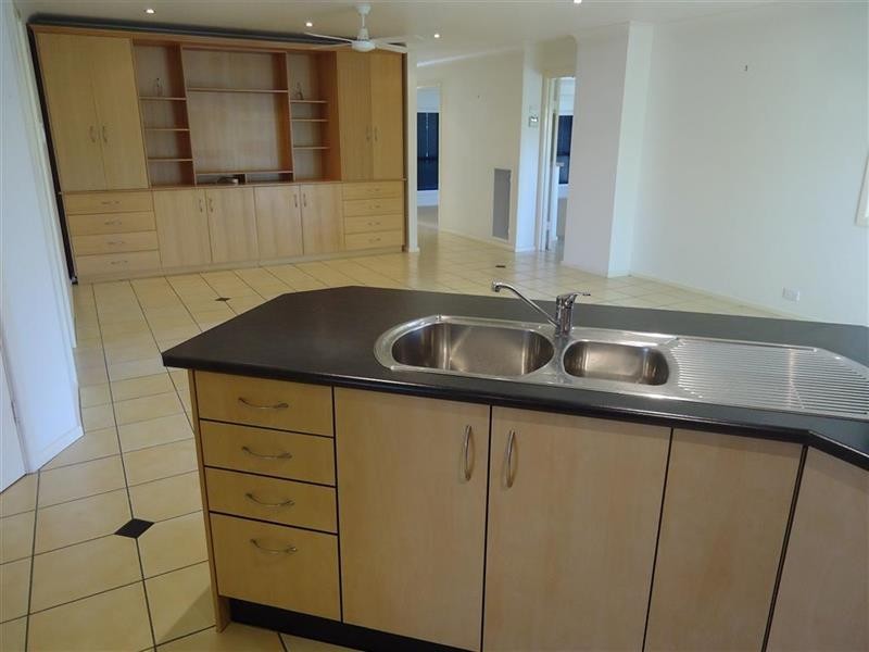 9 Amaroo St, Kooringal NSW 2650