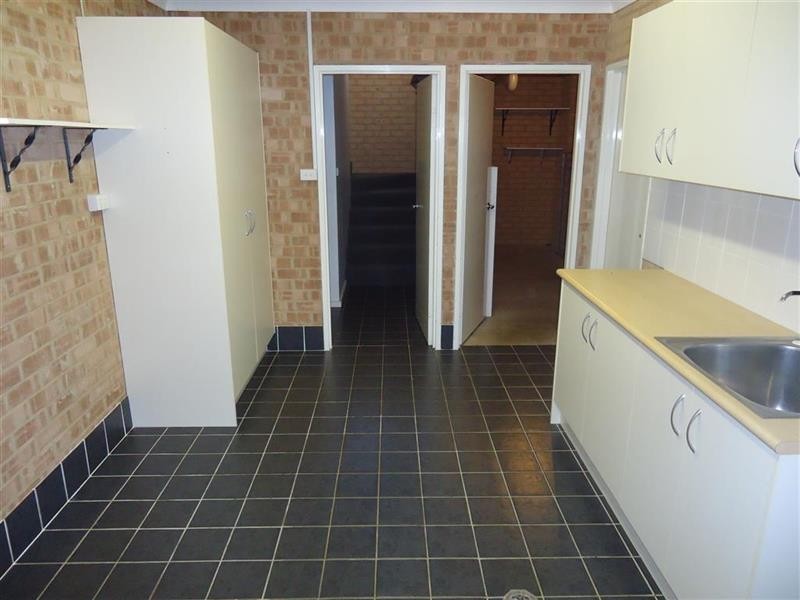 9 Amaroo St, Kooringal NSW 2650