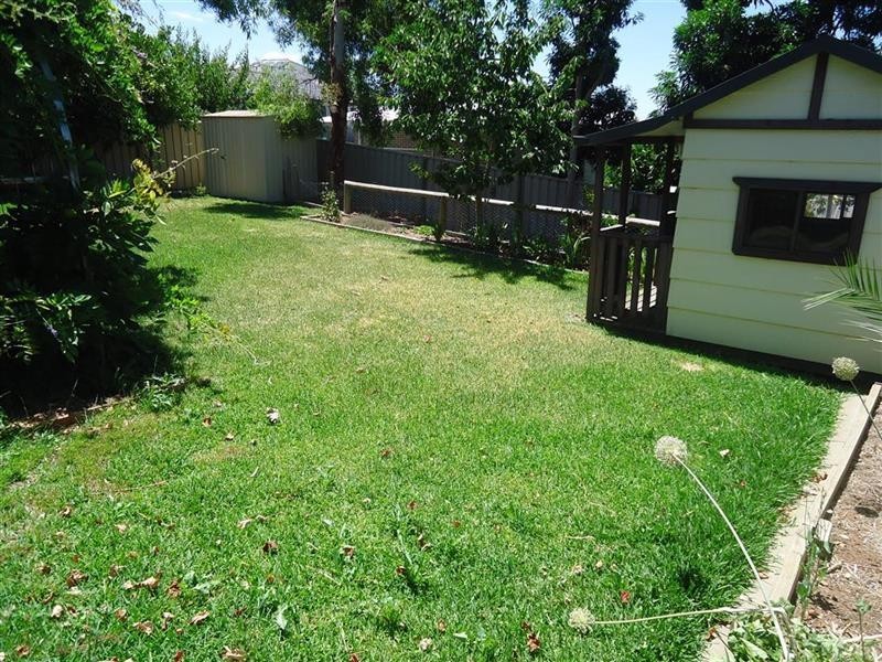 9 Amaroo St, Kooringal NSW 2650