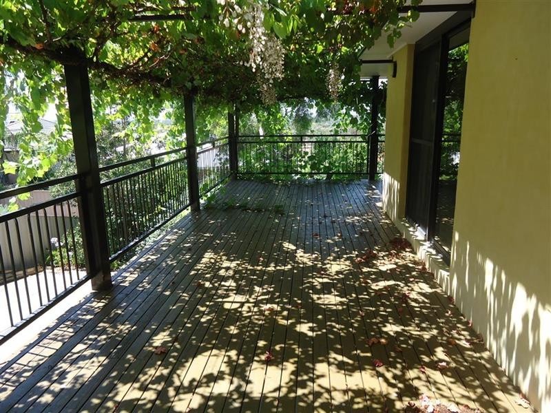 9 Amaroo St, Kooringal NSW 2650