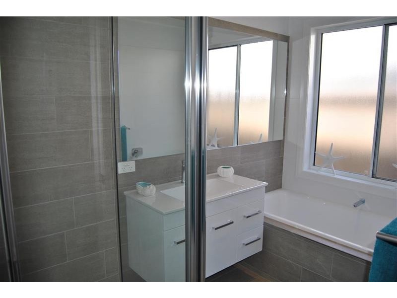 40 Strickland Dr, Boorooma NSW 2650