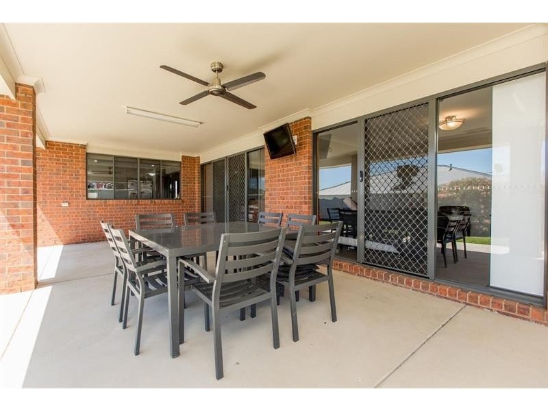 16 Tahara Cres, Estella NSW 2650