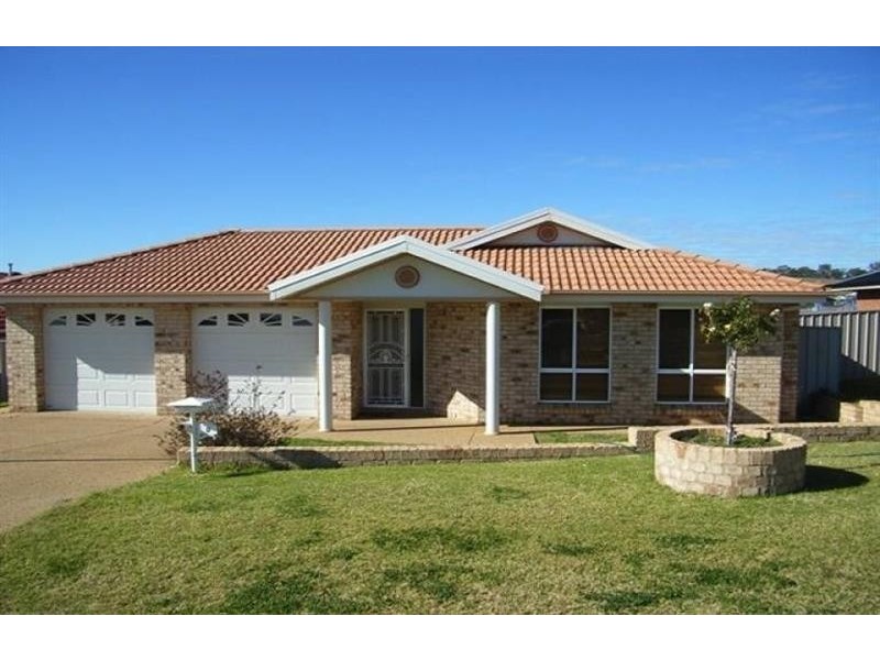 9 Illeura Rd, Bourkelands NSW 2650