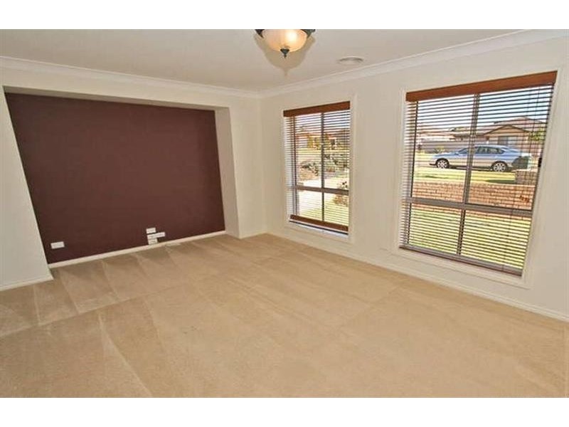 9 Illeura Rd, Bourkelands NSW 2650