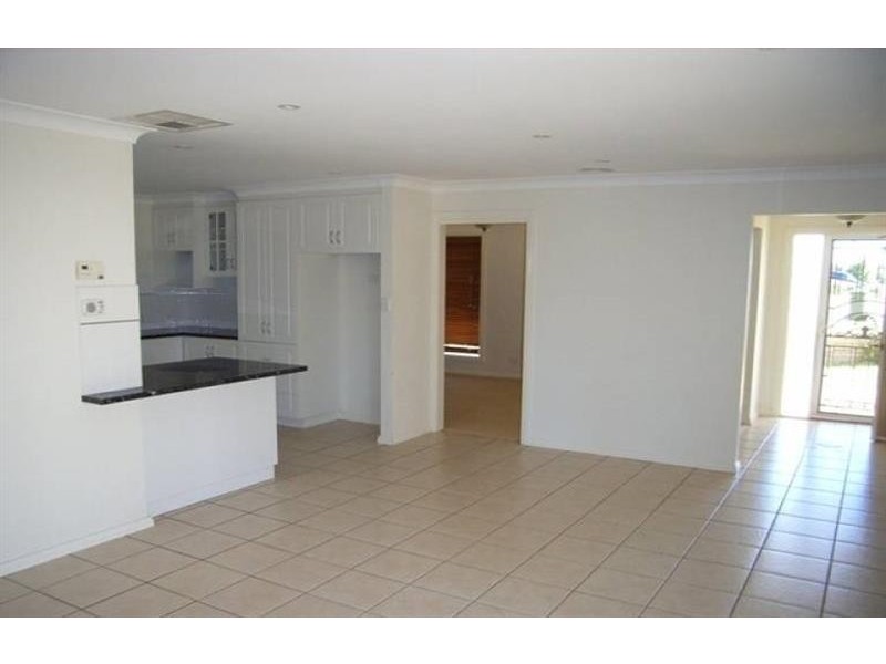 9 Illeura Rd, Bourkelands NSW 2650
